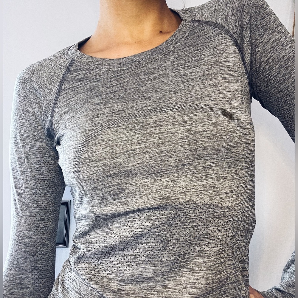 Lululemon Swiftly Tech Long-Sleeve Shirt in slate/white